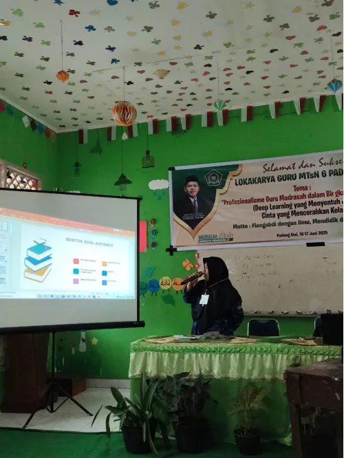 Dimensi dan Pengejawantahan Kurikulum Berbasis Cinta di MtsN 6 Padang Pariaman..